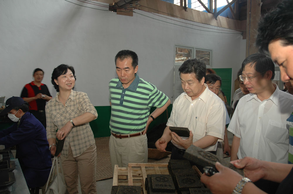 刘永福赴湖南益阳安化考察黑茶生产情况