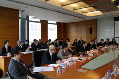 马建仄接睹接睹会里伊藤忠食物公司总裁