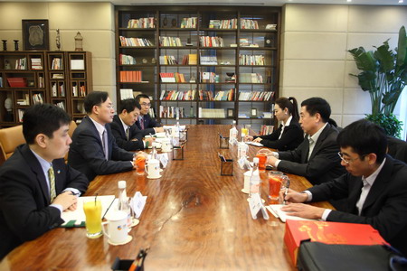 于旭波总裁接睹接睹会里巴布亚驻中国商务增长会会少