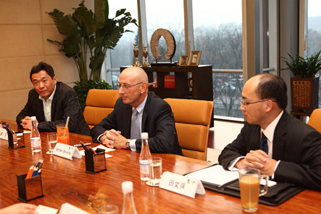 于旭波总裁接睹接睹会里好国DeltaMed Partners操持公司资深开资人